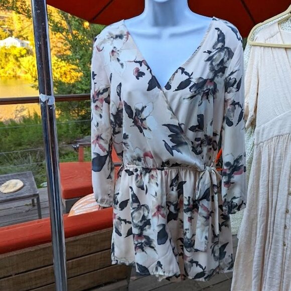 Nordstrom One Clothing Los Angeles Tie-Waist Long Sleeve Romper Size M - Picture 1 of 8